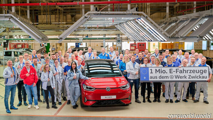 1-Миллионный электромобиль VW Уже здесь, Но Он сокрушает их | Carscoops